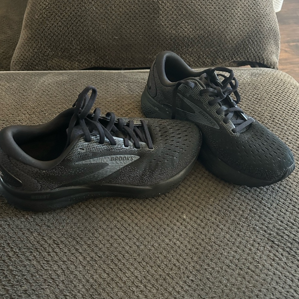 Brooks Men's Black Athletic Shoes